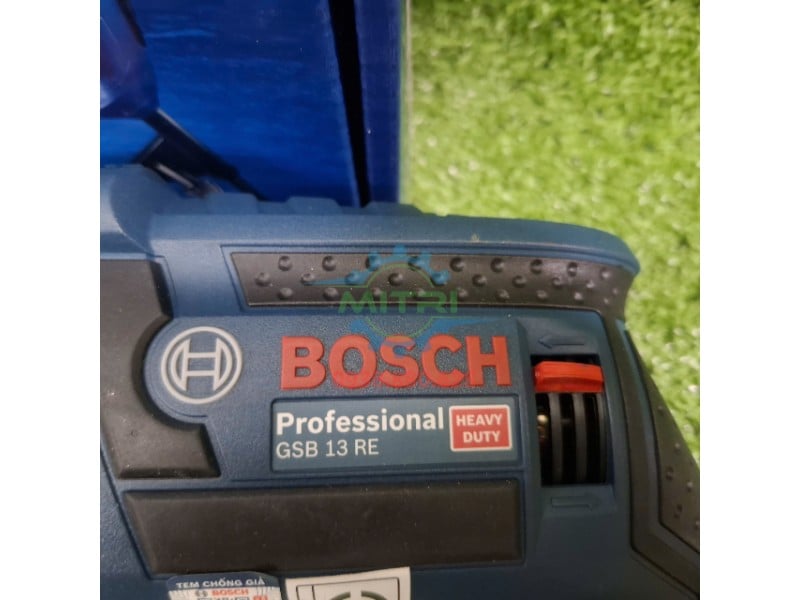 Logo Bosch Professional trên máy khoan Bosch GSB 13 RE