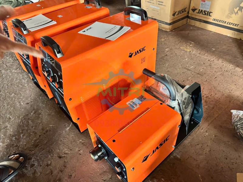 Logo Jasic trên máy hàn NB-350E chính hãng