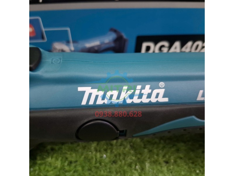 Logo Makita trên máy mài góc DGA402RFE chính hãng