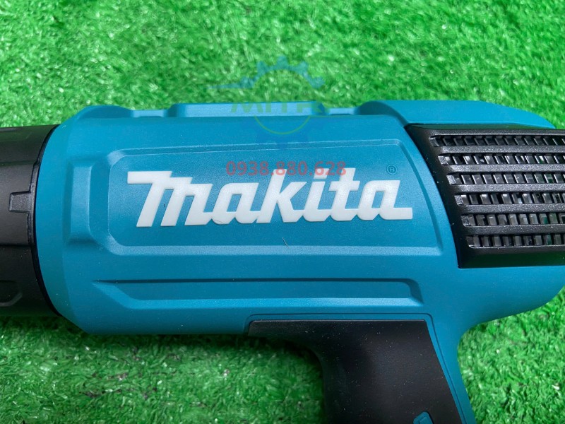 Logo Makita HG6530V trên thân máy