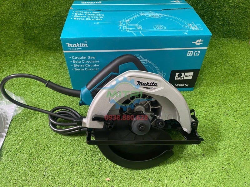 Logo Makita trên máy cưa đĩa Makita M5801B chính hãng