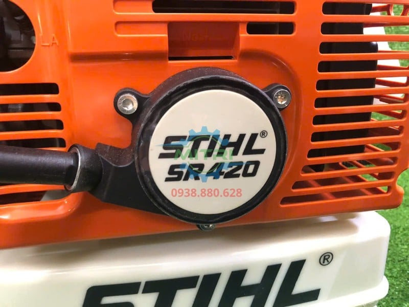 Logo STIHL trên máy phun xịt SR-420