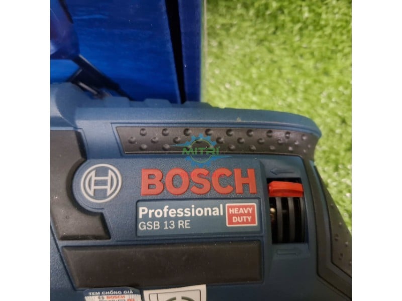 Logo Bosch Professional trên máy khoan Bosch GSB 13RE chính hãng
