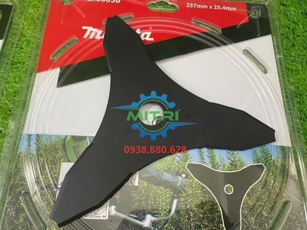 Alt 4: Lưỡi phát cỏ 3 răng Makita D-66036 thiết kế chuẩn kỹ thuật cơ khí xử lý tốt các loại cỏ thân cứng