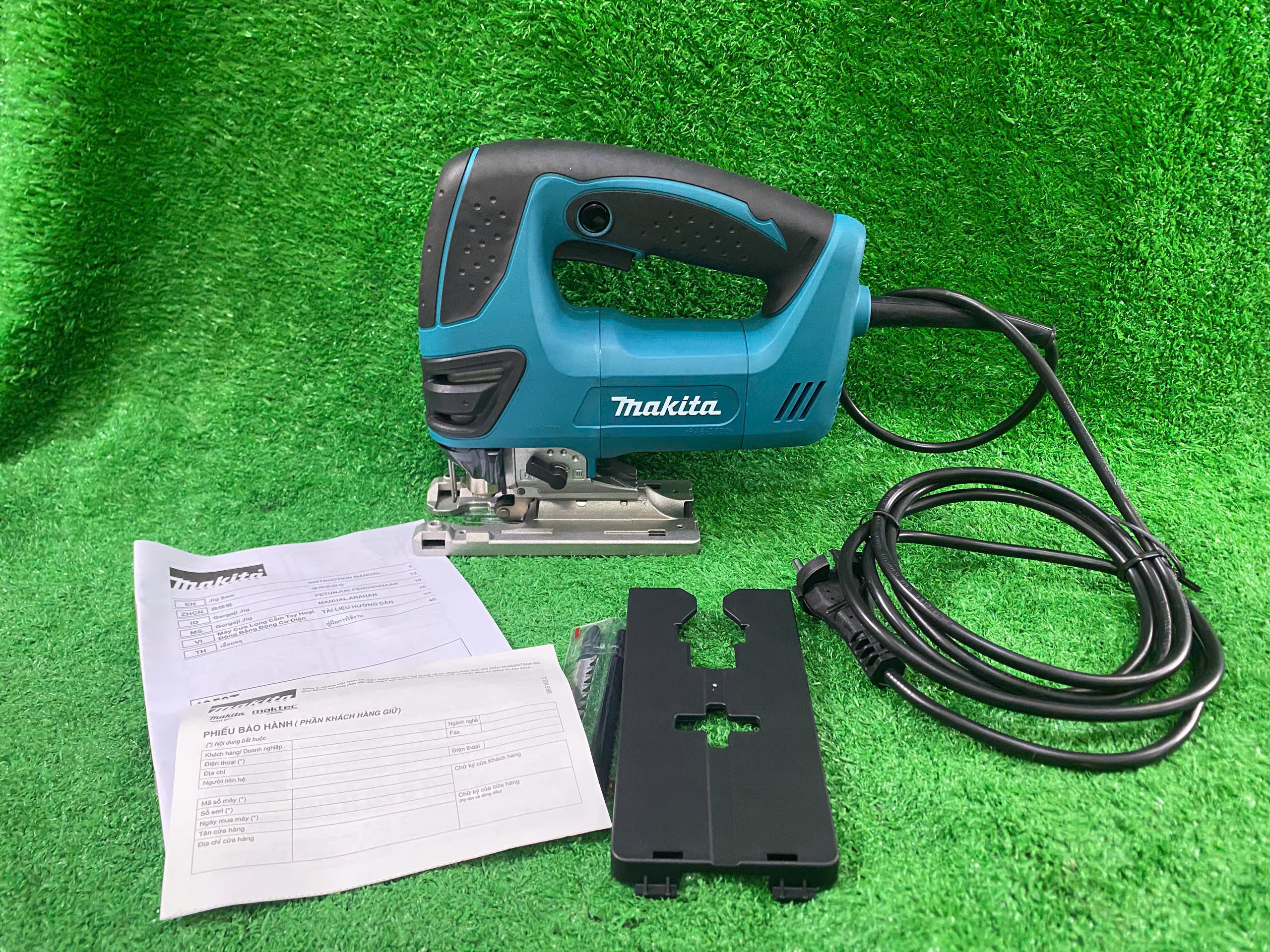 Máy cưa lọng Makita 4350CT và phụ kiện đi kèm theo bộ thực tế