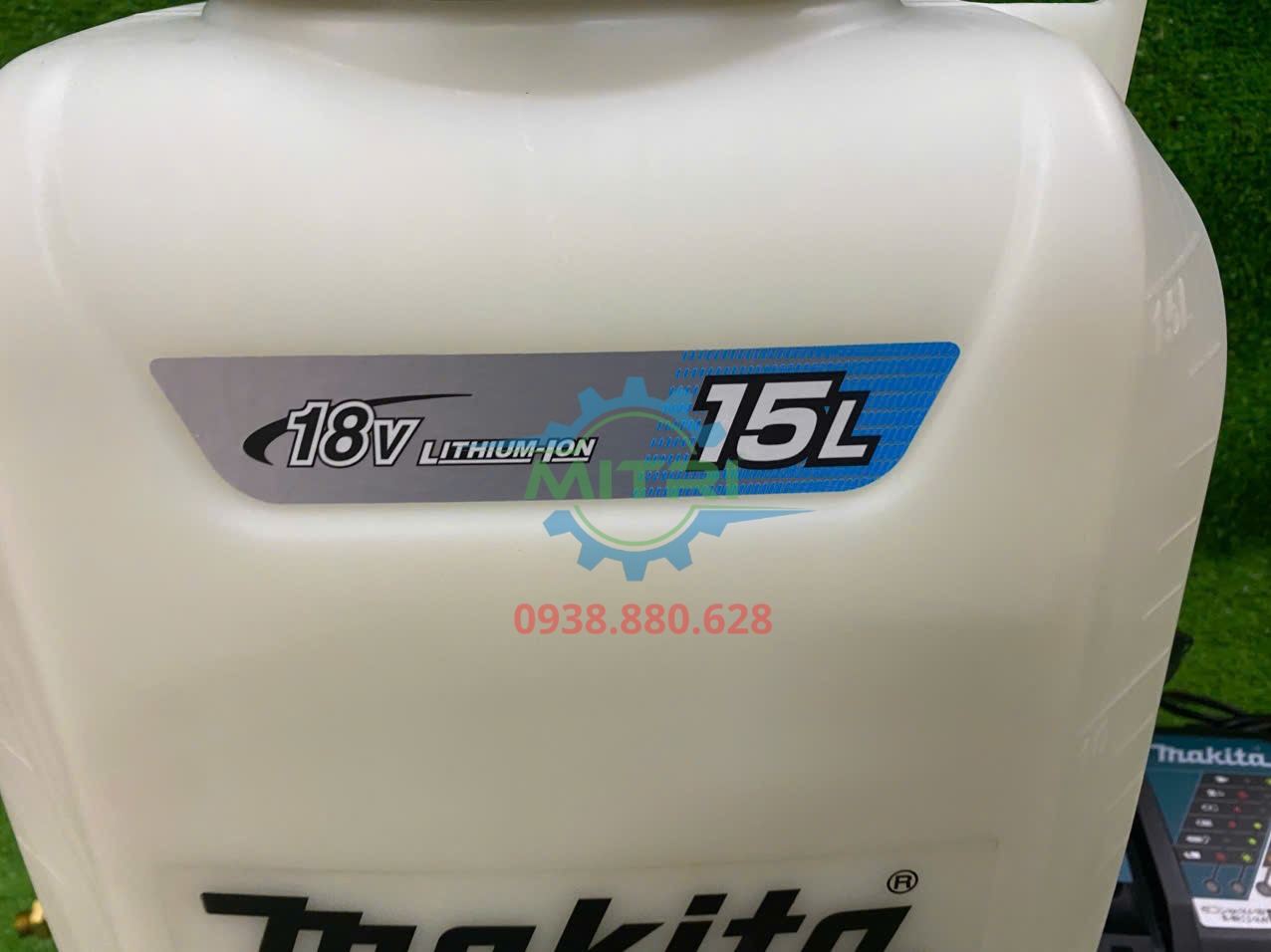 Makita DUS158Z sử dụng điện áp 18V thuộc hệ pin Makita LXT