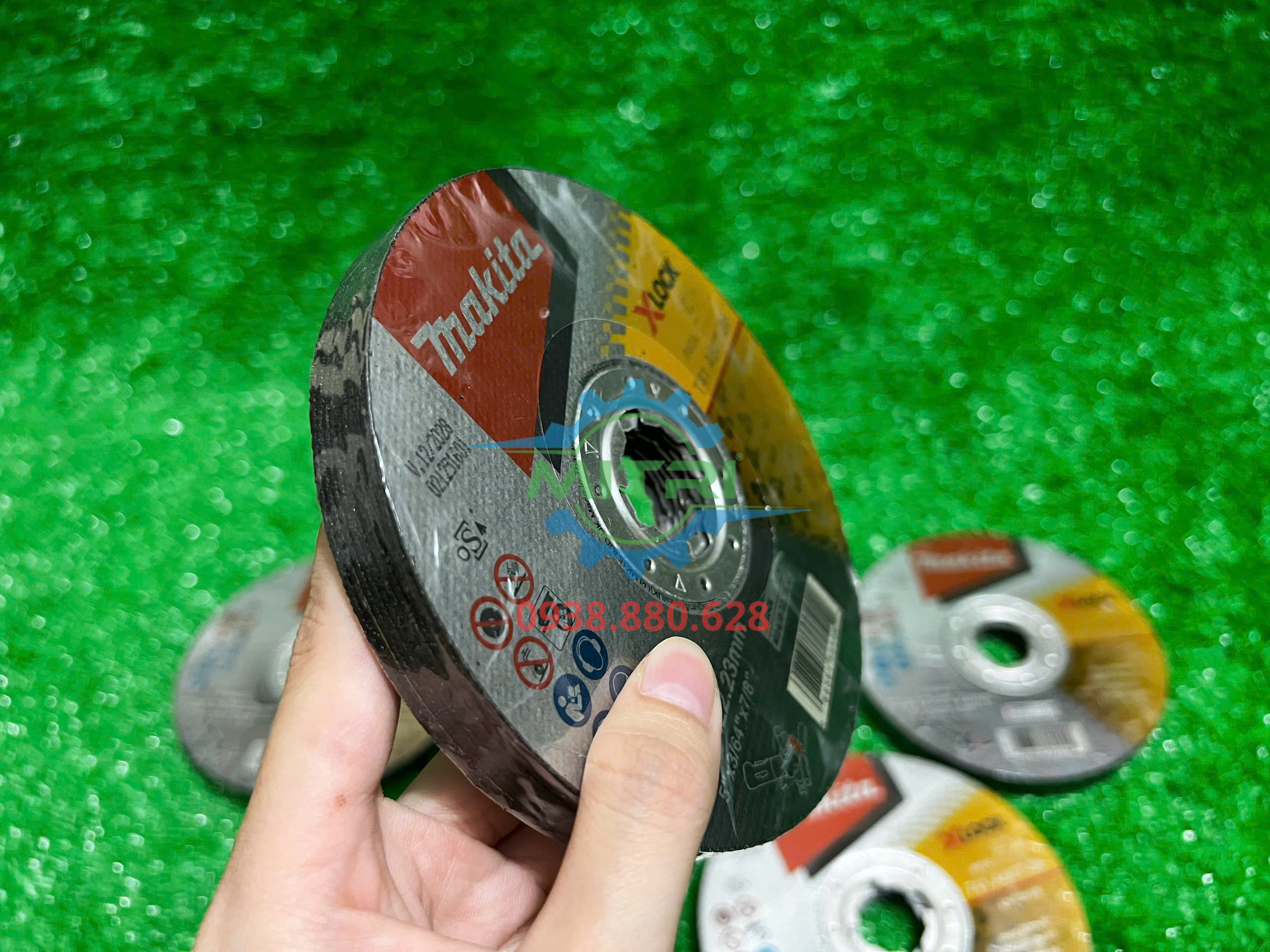 Đá cắt Makita E-00418 thông số kỹ thuật rõ ràng