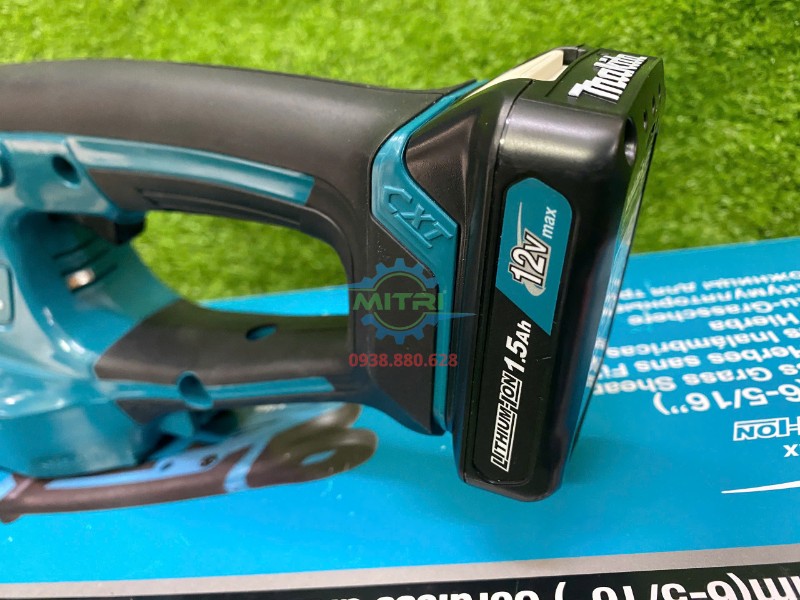 Makita UM600DZ gắn pin 12V Max CXT trong combo 2 pin 1 sạc