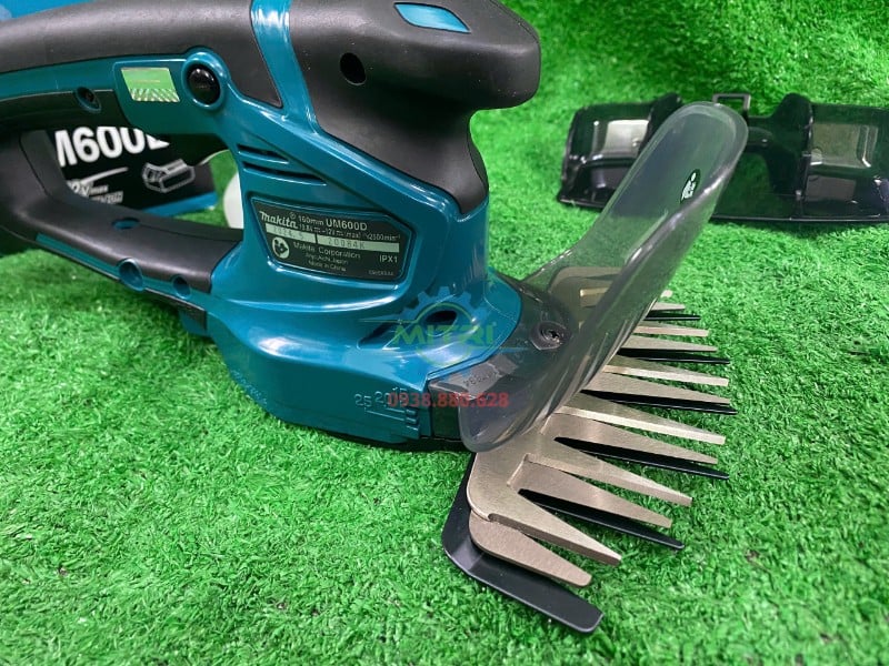 Makita UM600DZ góc nghiêng 45 độ nhỏ gọn dễ thao tác