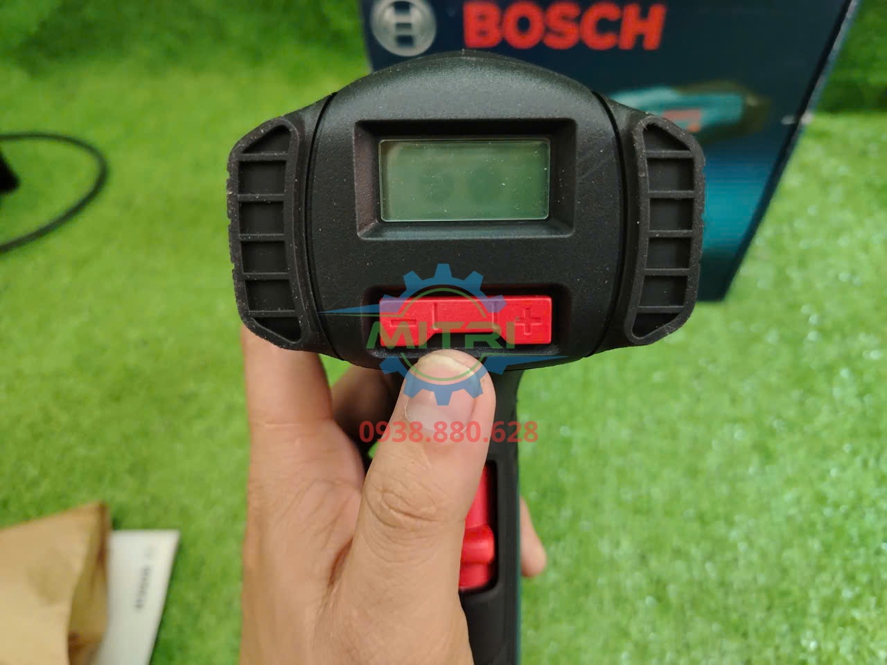 Màn hình LCD Bosch GHG 20-63 hỗ trợ theo dõi mức nhiệt khi sử dụng