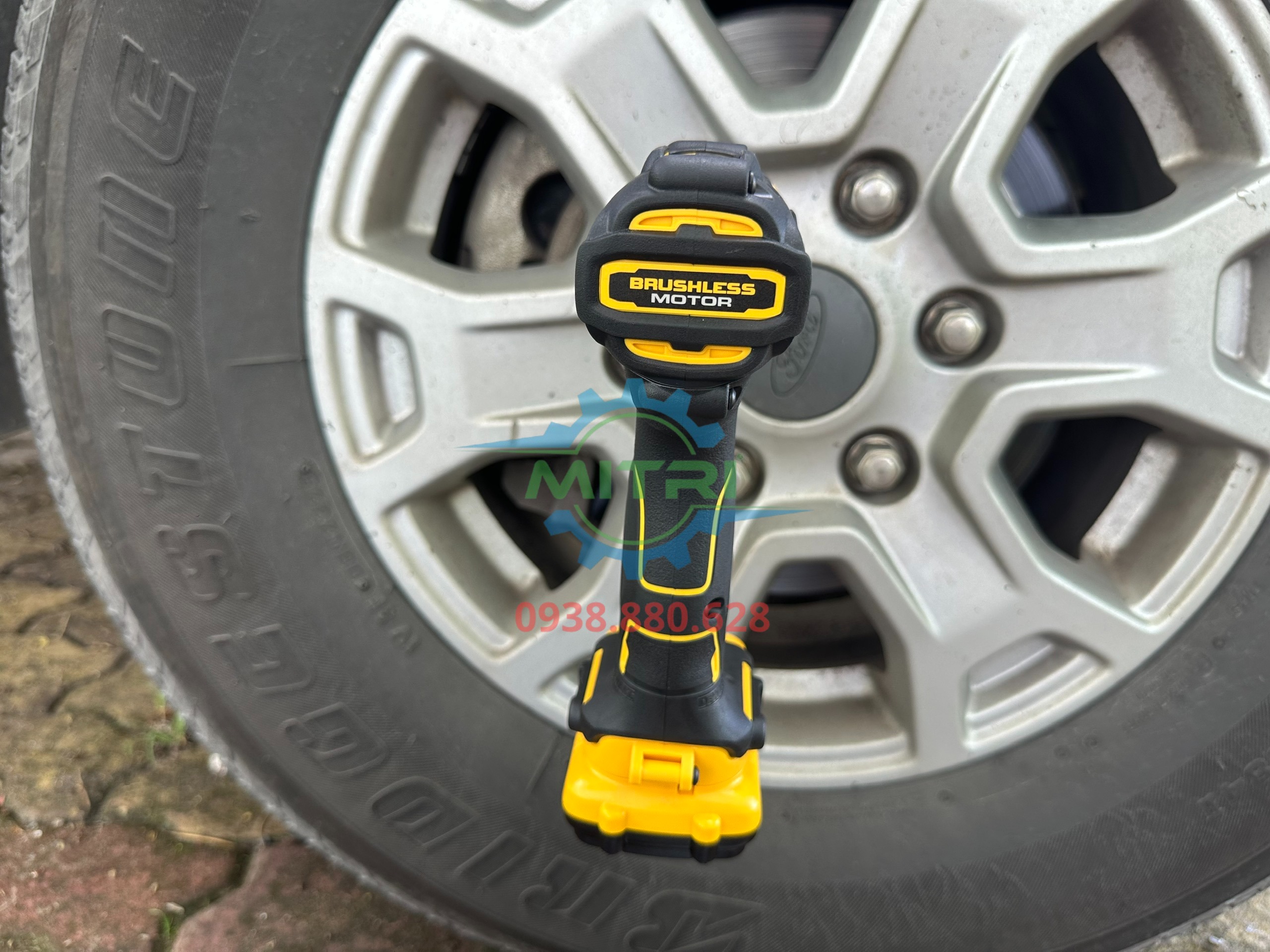 Mặt sau máy siết bulong DeWALT DCF902 Brushless Motor