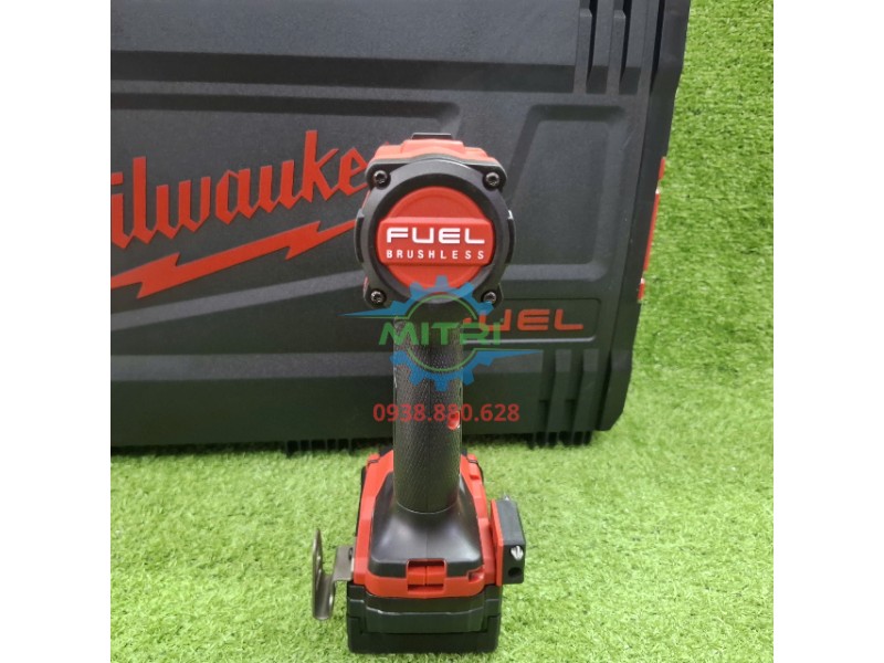 Thiết kế mặt sau máy Milwaukee M18 FPD3-0X cứng cáp, chịu va đập tốt