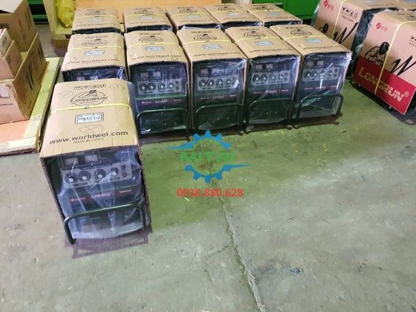 Cận cảnh mặt trước bảng điều khiển máy hàn nhôm Longrun 350L sẵn hàng