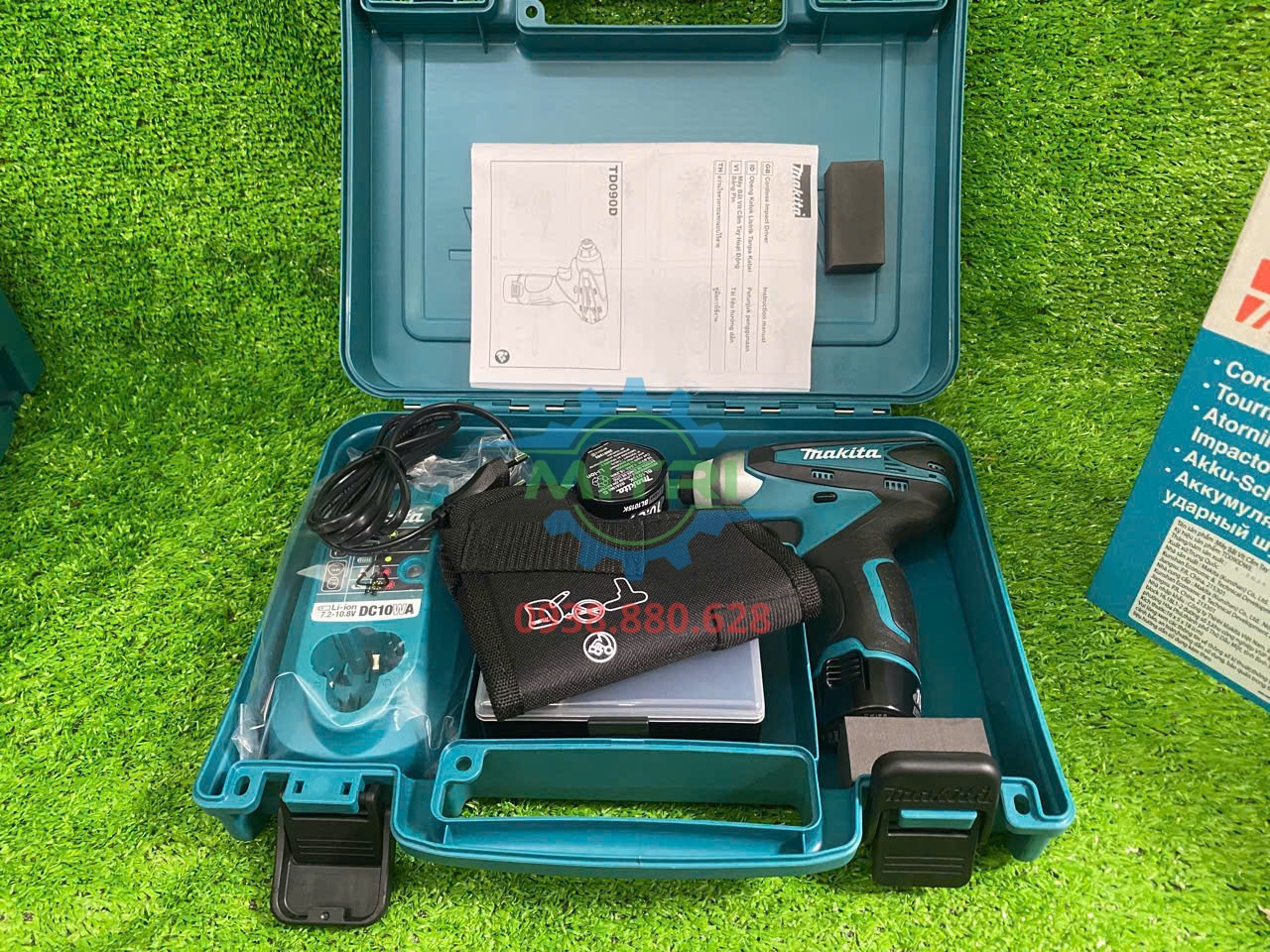 Máy bắt vít pin Makita TD090DWE 10.8V trong hộp đựng