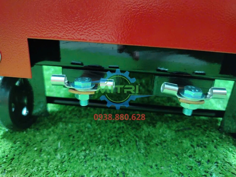 Cụm cọc đầu ra phía dưới máy biến thế hàn Hồng Ký HK H250D