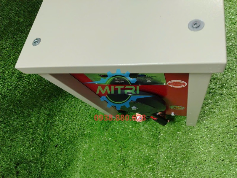 Góc trên mặt trước máy biến thế hàn Hồng Ký HK H250D