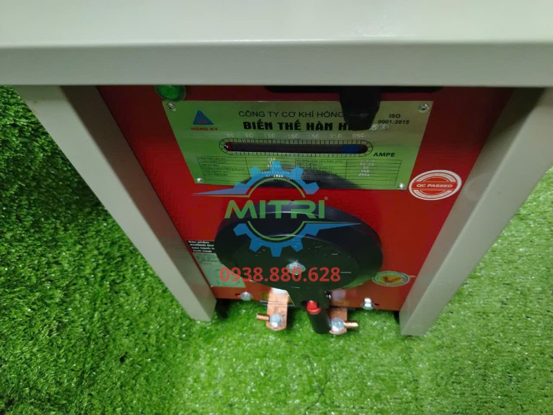 Mặt trước và cọc đầu ra máy hàn Hồng Ký HK H250D