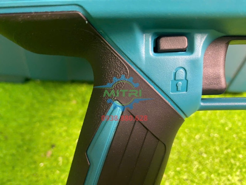 Nút khóa bên tay cầm Makita DTR181RTE để nhận diện ngoại hình