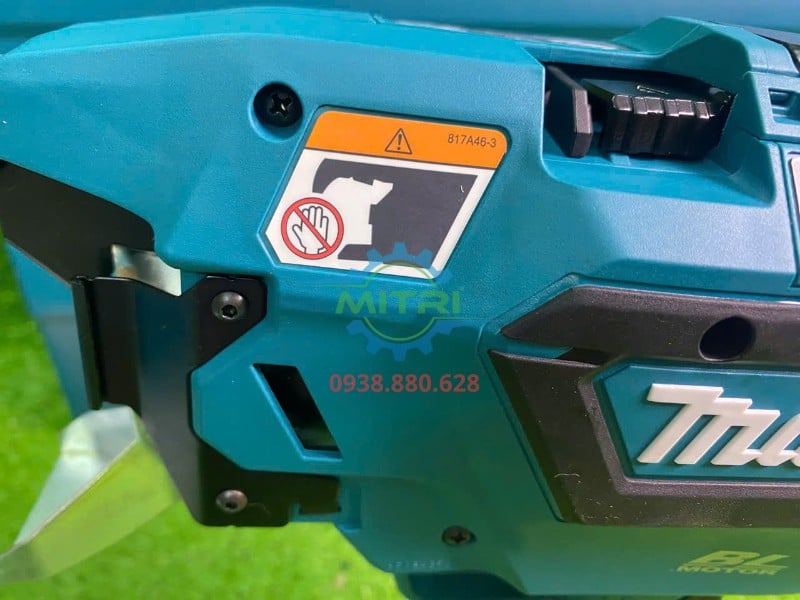 Tem cảnh báo phía trước máy Makita DTR181RTE