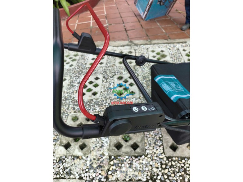 Cụm điều khiển tay cầm của máy cắt cỏ Makita LM002GZ