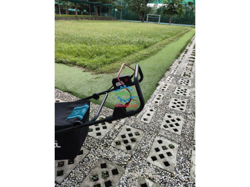 Tay đẩy điều khiển máy cắt cỏ Makita LM002GZ