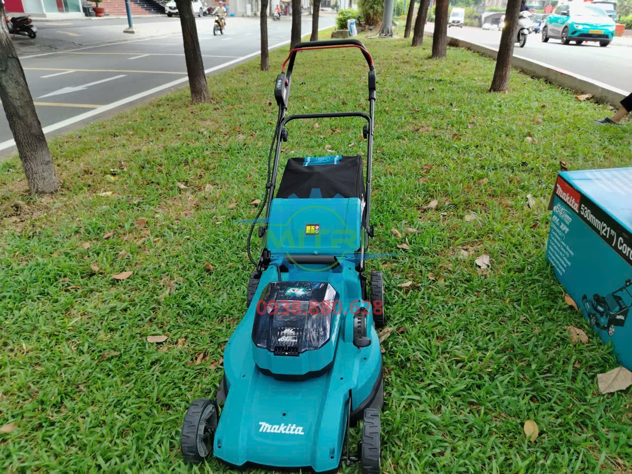 Máy cắt cỏ pin Makita LM002GZ chính diện