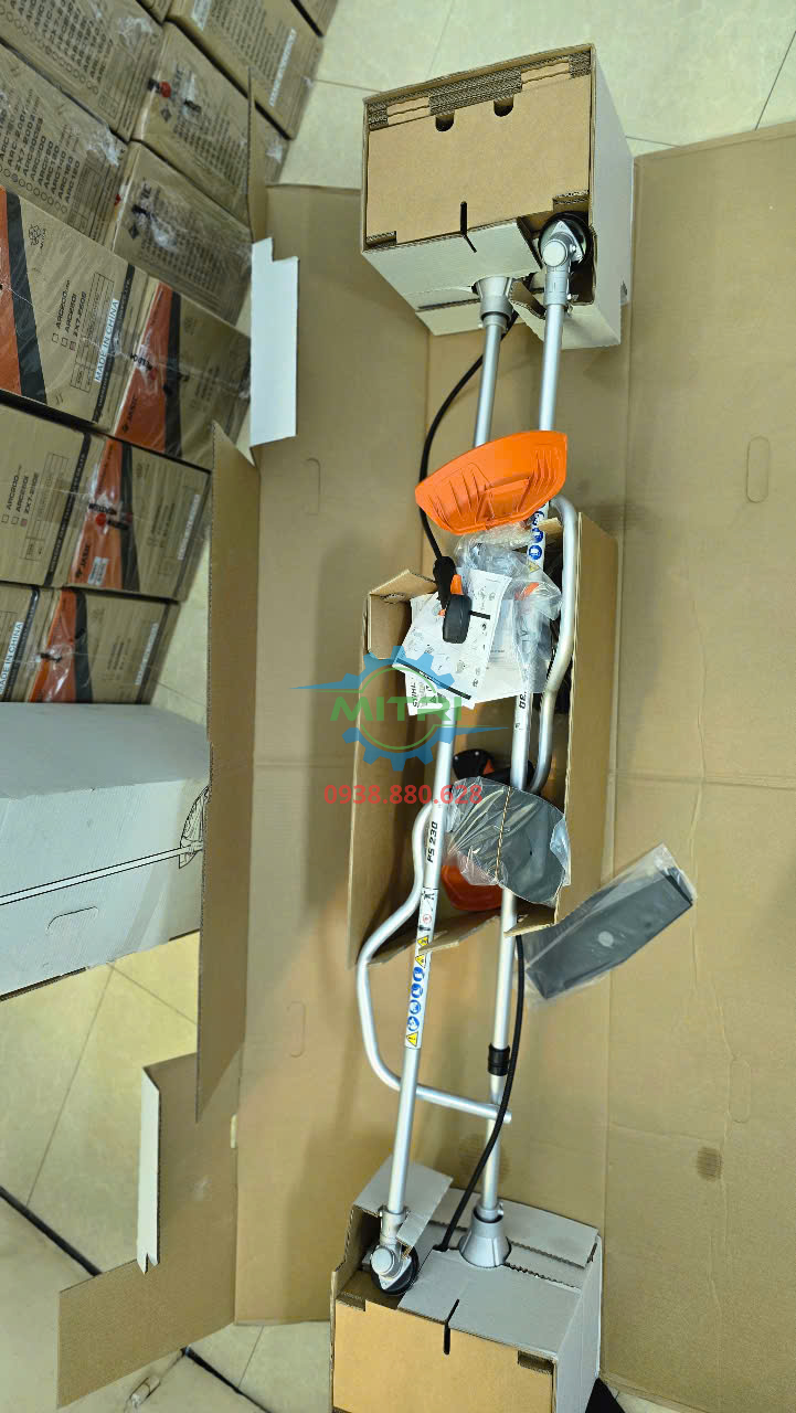 Máy cắt cỏ dùng xăng 1550W Stihl FS230 dễ khởi động