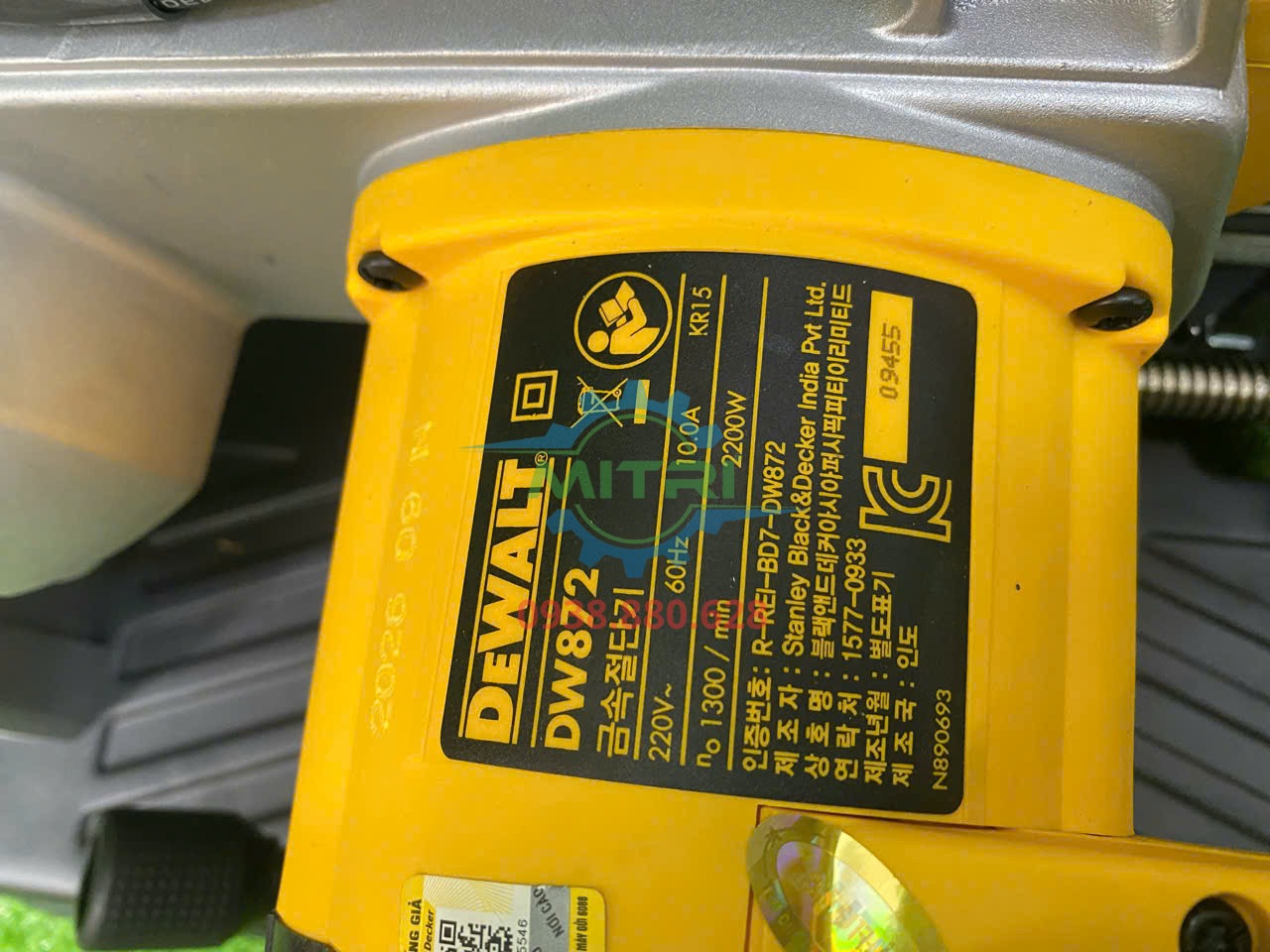 Máy cắt ống sắt DeWalt DW872-KR có khả năng cắt ống tròn lớn