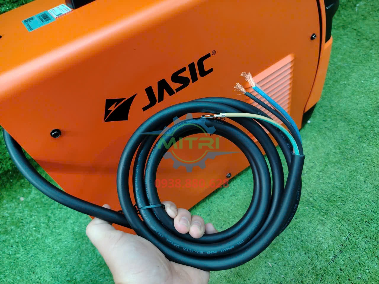 Máy cắt Plasma Jasic CUT80 L225 II cho gara có khu vực gia công kim loại chuyên biệt
