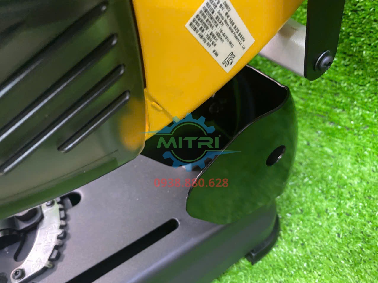 Máy cắt sắt DeWalt DW872-KR với cụm cắt và bệ máy hoàn chỉnh