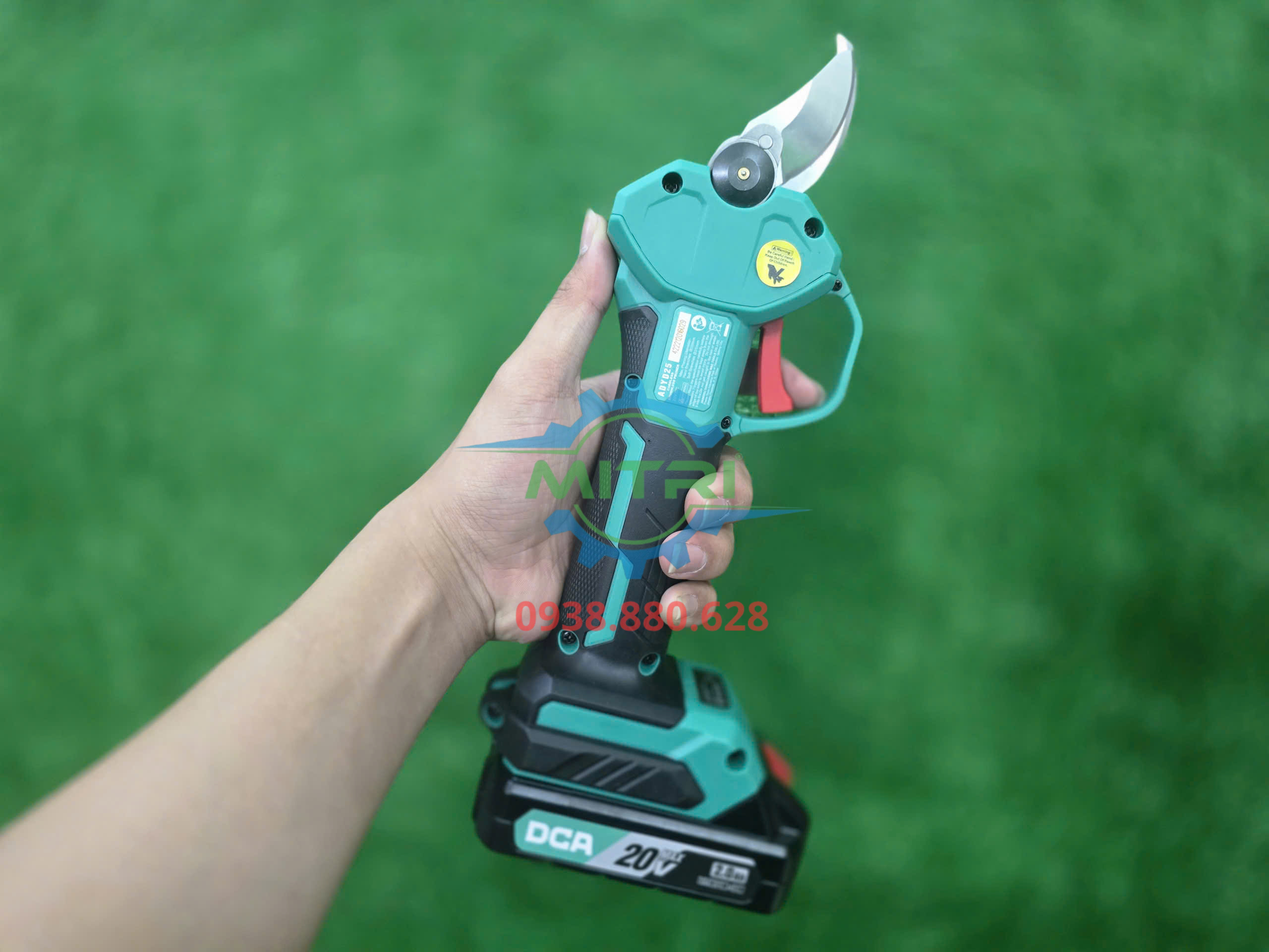 Máy cắt tỉa cành pin DCA ADYD25BM