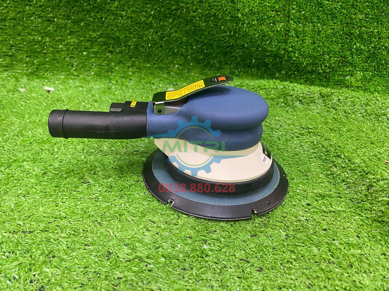 Máy chà nhám cầm tay Kawasaki KPT-1320F-6 với đế nhám 6 inch