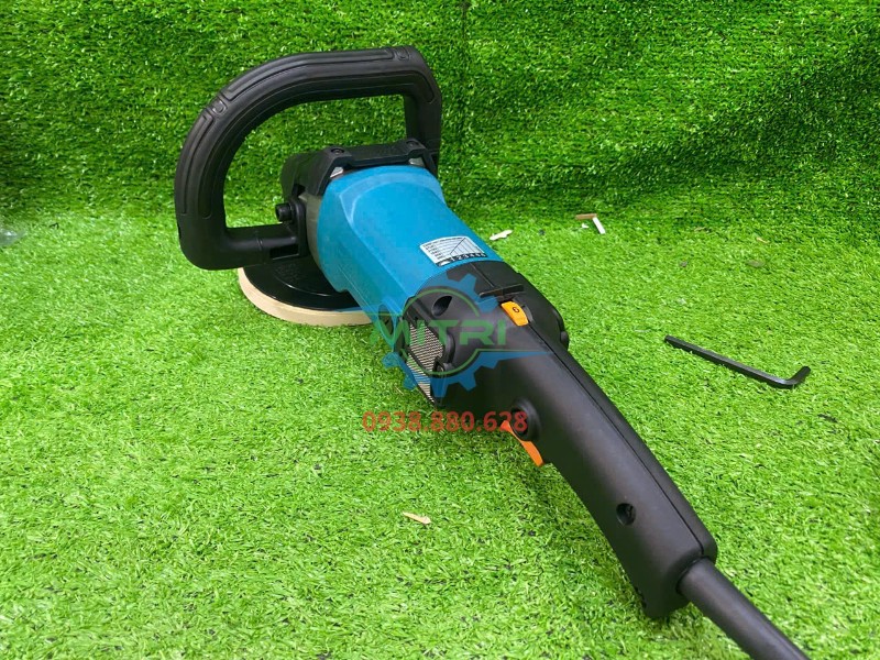 Máy đánh bóng Makita 9237C toàn thân góc chéo thực tế
