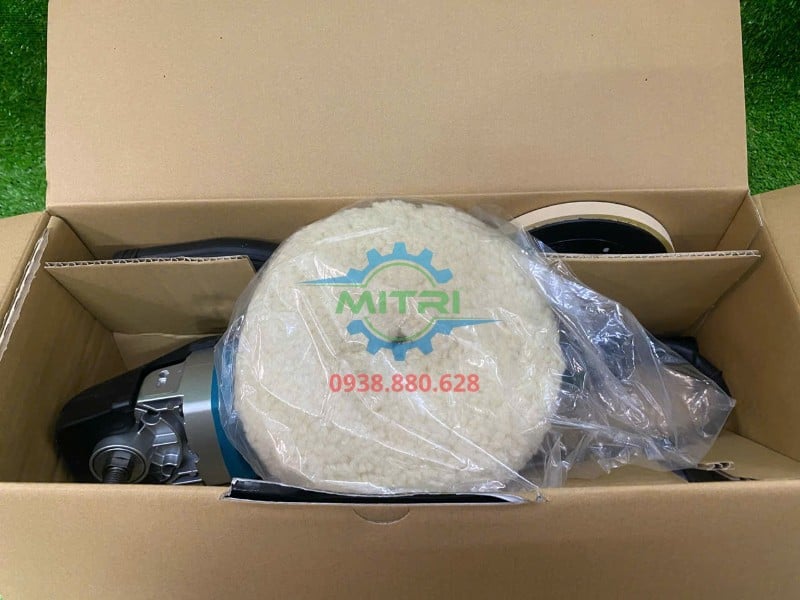 Máy đánh bóng Makita 9237C trong hộp carton thực tế