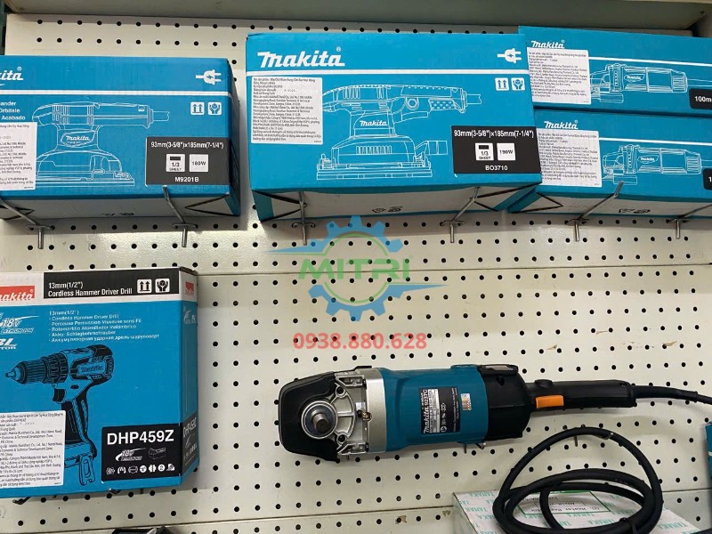 Máy đánh bóng Makita 9237C trưng bày thực tế trên kệ