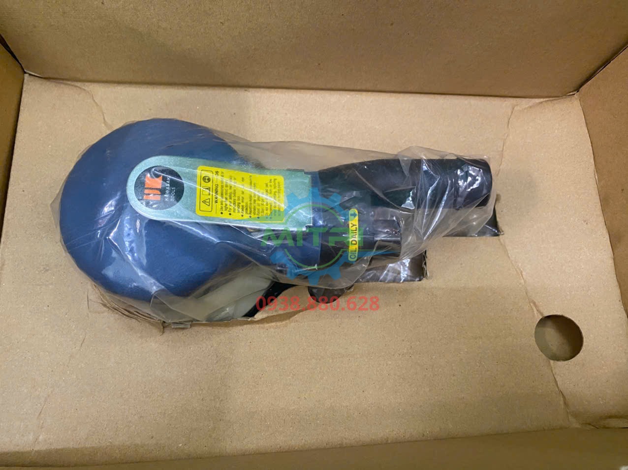 Máy chà nhám hơi cầm tay Kawasaki KPT-1320F-6 thiết kế tay cầm dài