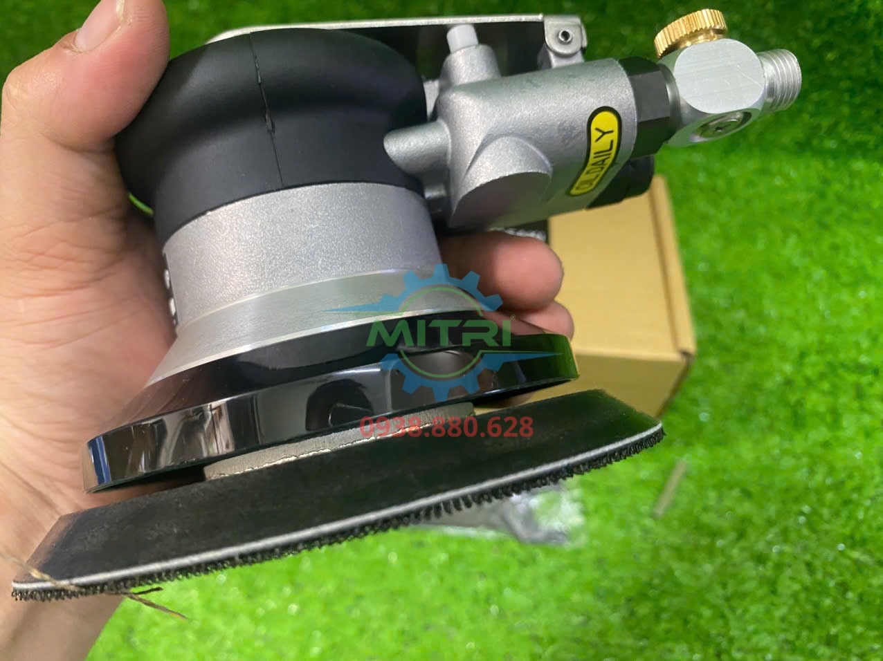 Máy chà nhám Kawasaki KPT-3500-5MP được kiểm tra trước khi giao khách