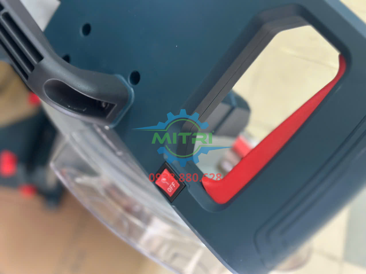 Máy cưa trượt đa góc Bosch GCM 254 D cắt chính xác