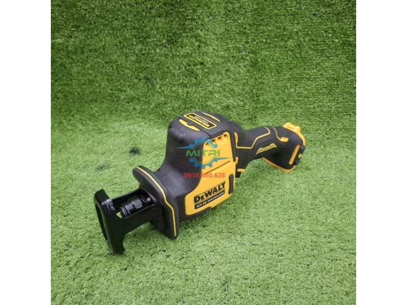 Máy cưa kiếm dùng pin Dewalt DCS312N-KR cắt ống nhựa PVC