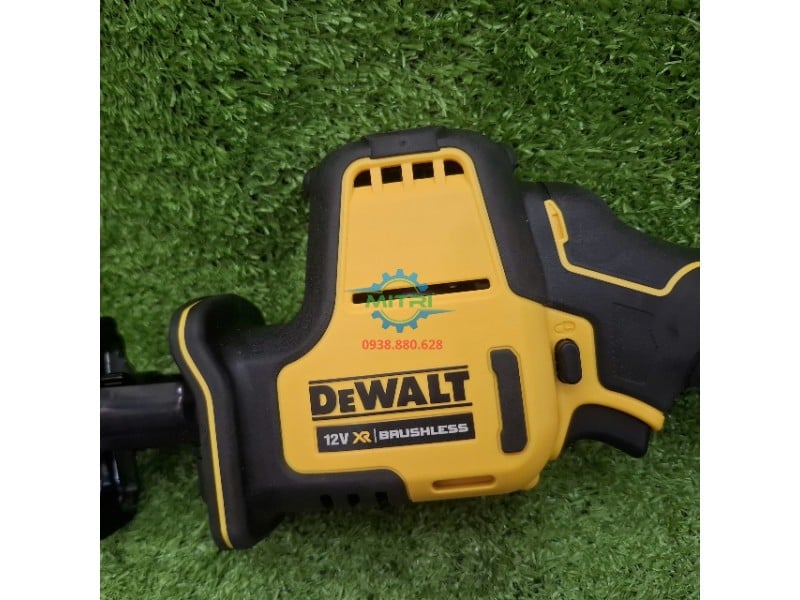 Máy cưa kiếm dùng pin Dewalt DCS312N-KR nhỏ gọn dễ thao tác
