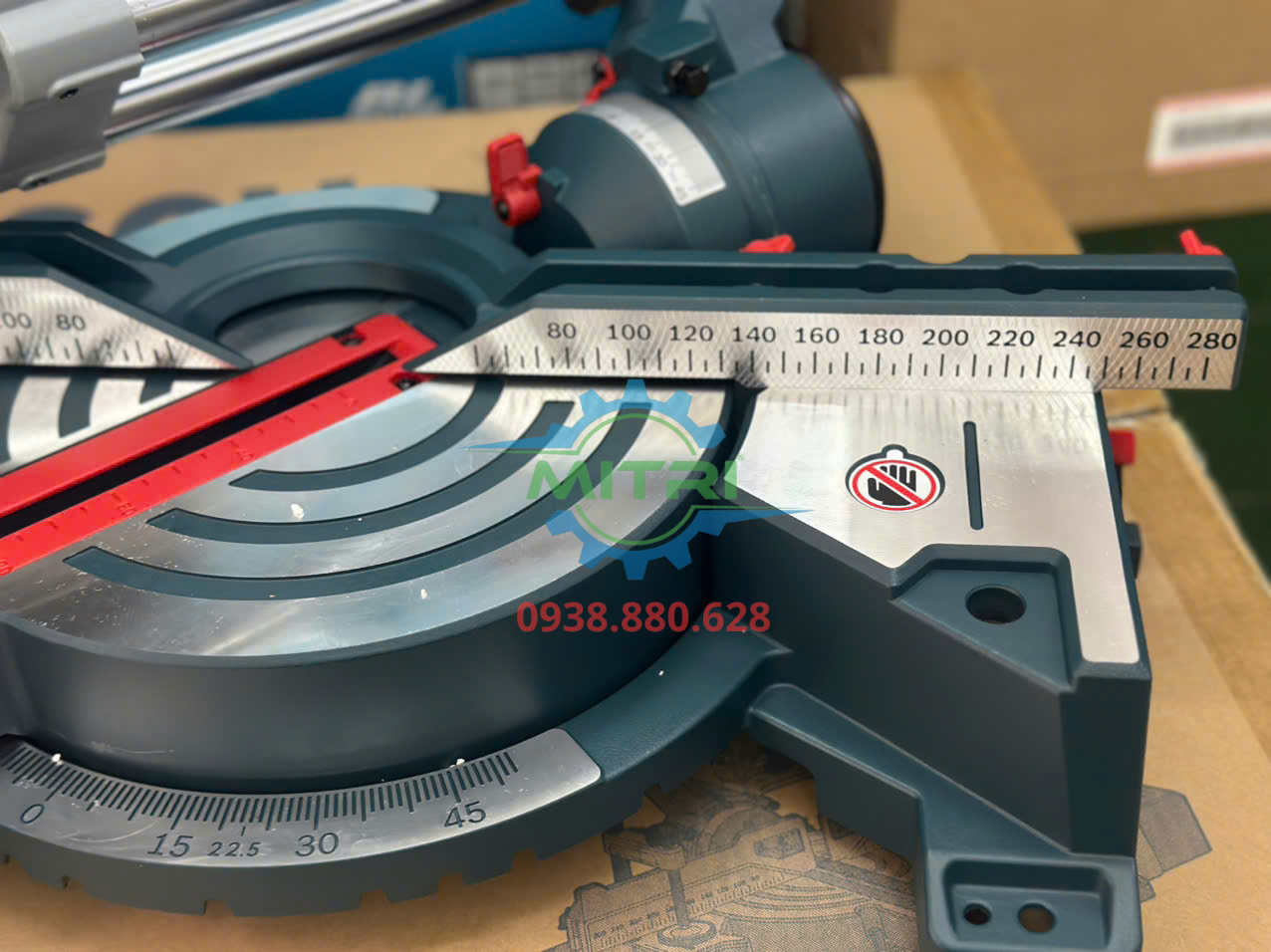 Máy cưa trượt đa góc Bosch GCM 254 D dùng cho xưởng gỗ