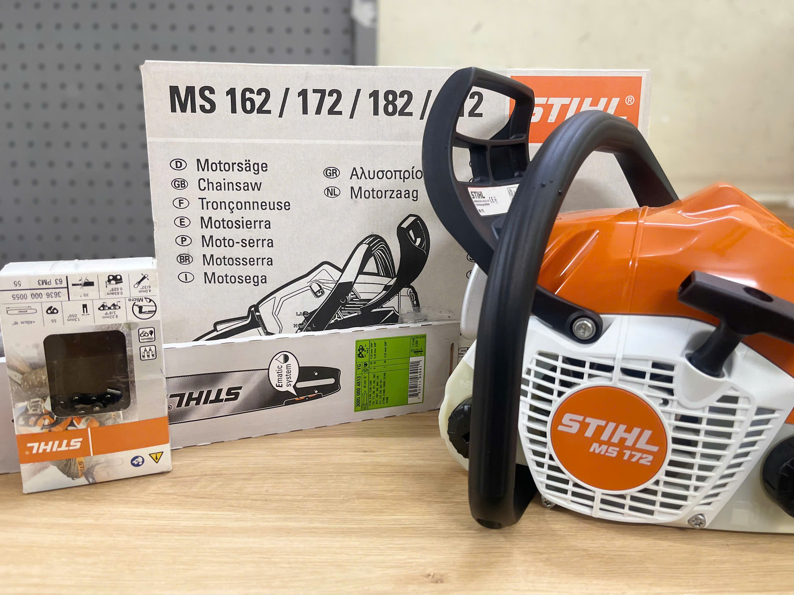 Máy cưa xích STIHL MS172 lam 16 inch mạnh mẽ