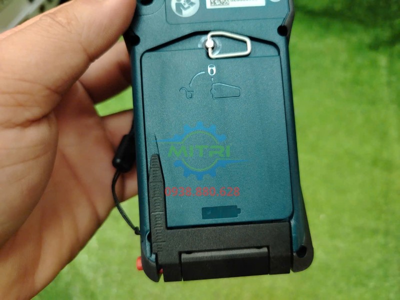 Máy đo khoảng cách Bosch GLM 150C nắp khoang pin