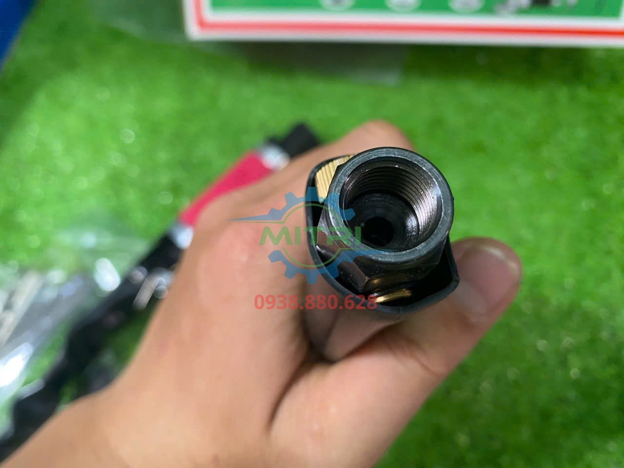 Máy dũa hơi công nghiệp Yunica YFS-105 dùng trong xưởng gia công