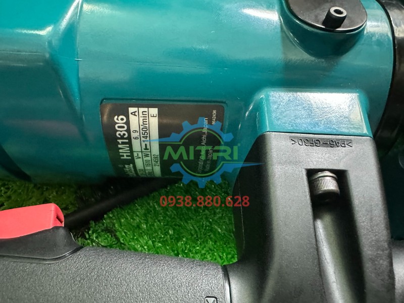 Tem model HM1306 cạnh tay cầm máy đục bê tông Makita