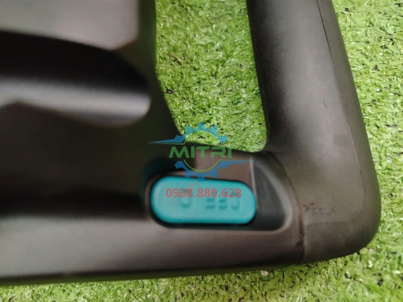 Nút điều khiển trên tay cầm máy đục Makita HM1511