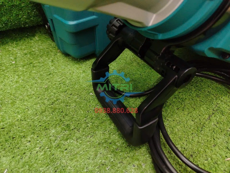 Tay cầm phụ và cụm đầu máy Makita HM1511 thực tế