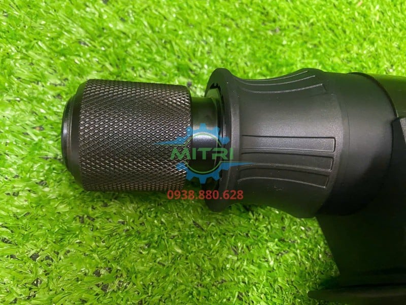 Đầu giữ mũi đục Makita M8600B nhìn ngang