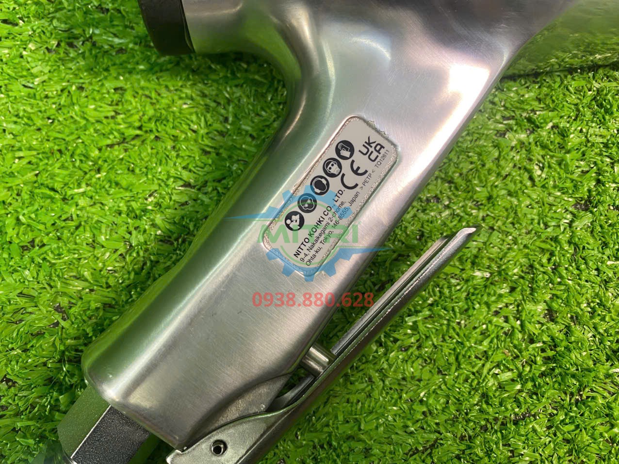 Máy gõ gỉ khí nén Nitto JEX-24 thiết kế tay cầm dạng súng