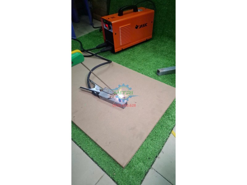 Máy hàn Jasic ARC 250D dùng với que hàn